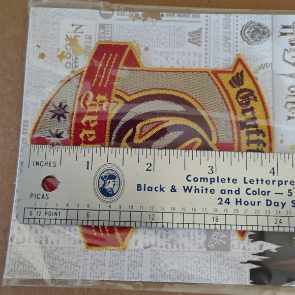 Harry Potter Iron On Patch Gryffindor Seeker Red & Yellow Patch NWT - Picture 7 of 8